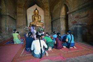 BIRMANIE-Bagan-Fidèles